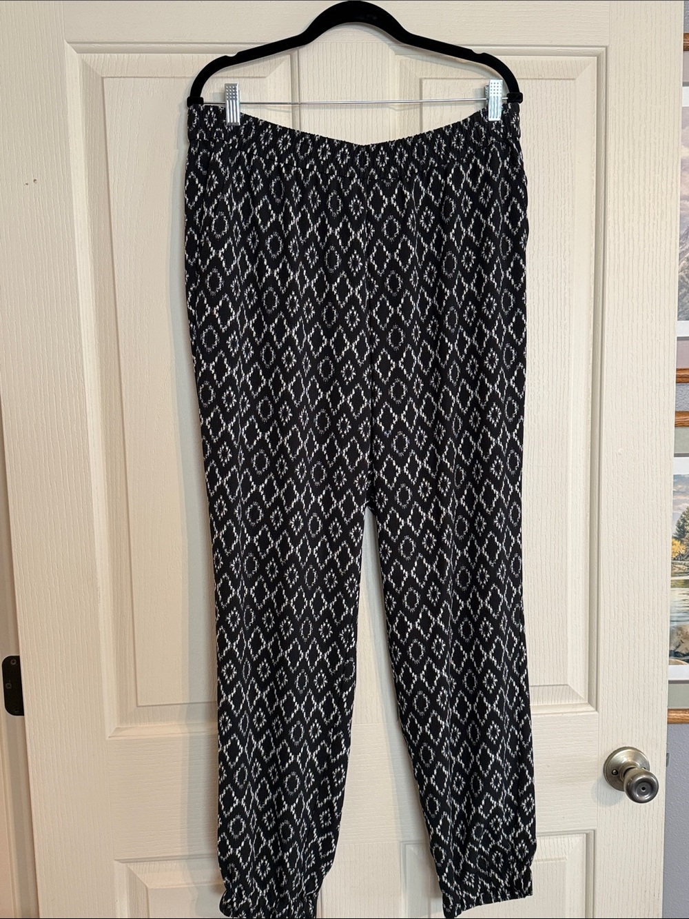 Banana Republic Black & White Diamond-Print Jogger Pants